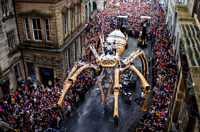 Illustration for article titled La Machine Mechanical Spider: Kill It With Fire!